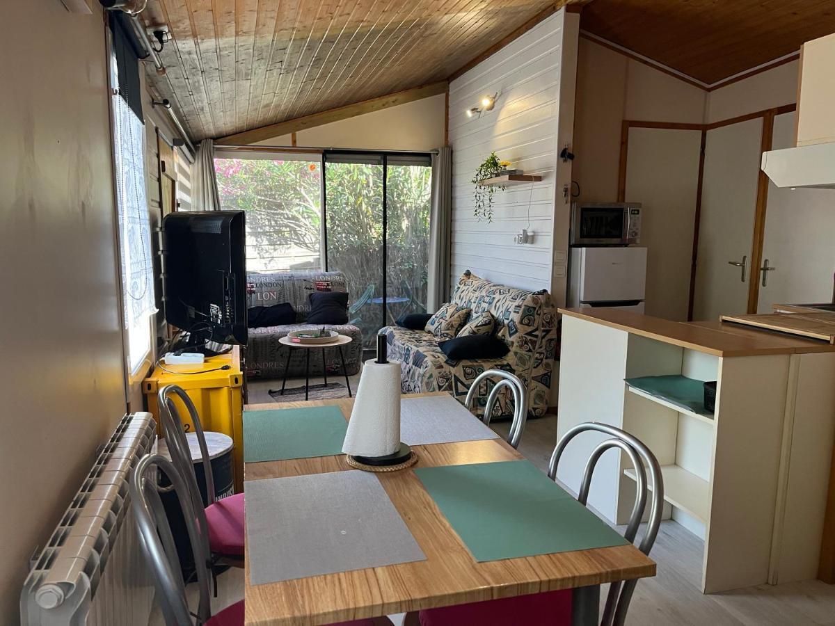 Chalet Agreable En Bord En De Mer. Le Port-des-Barques Exterior photo