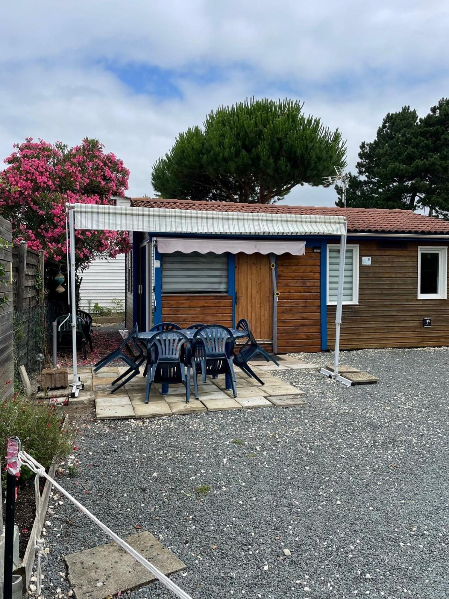 Chalet Agreable En Bord En De Mer. Le Port-des-Barques Exterior photo